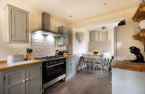 Sewerby Cabaña | Pretty Seaside cottage, sleeps 4 ( dog friendly )