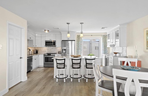 Avalon Condominio | Pretty updated 2bed/1bath unit at the Merrimac Resort Condominiums