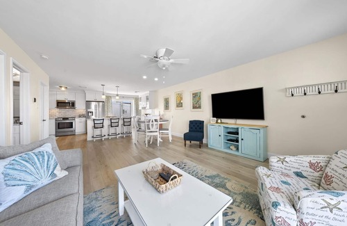 Avalon Condominio | Pretty updated 2bed/1bath unit at the Merrimac Resort Condominiums