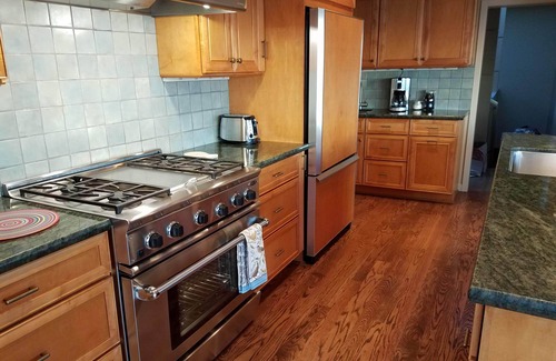 North Admiral Casa | Prichard's Perch - propiedad privada de 2,5 hectáreas en la ciudad, vistas desde todas las habitaciones.