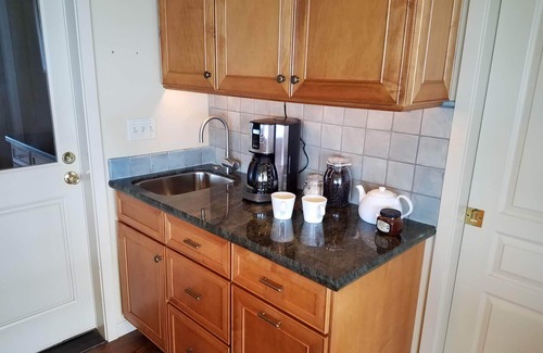 North Admiral Casa | Prichard's Perch - propiedad privada de 2,5 hectáreas en la ciudad, vistas desde todas las habitaciones.