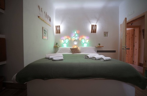 Pulsano Cama Y Desayuno | Prickly pear shovel room a symbol of wealth and prosperity
