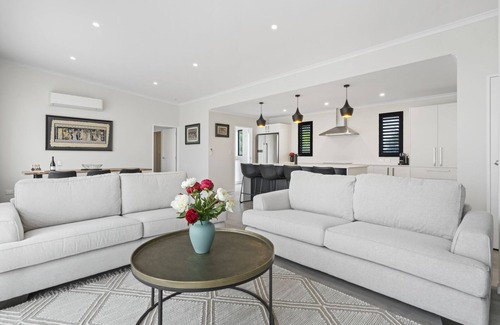 Martinborough Casa | Pride of Pinot - Martinborough Holiday Home