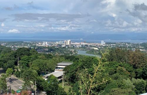 Cagayan de Oro Apartamento | Primavera City Brand New Condo Uptown Cagayan de Oro with pool and gym One minute walk from Mall