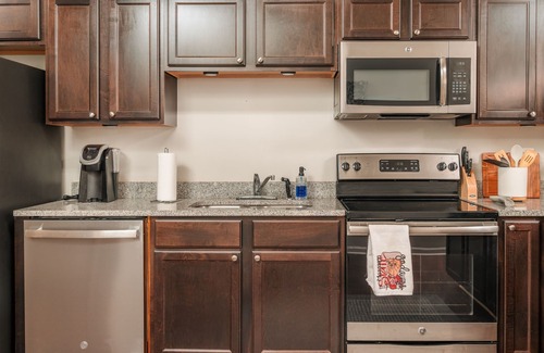 Starkville Condominio | Prime Location | 1st Floor No stairs | Walk 2 MSU