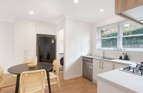 Royston Park Casa | Prime Location 2 Bed Renovated in Royston Park