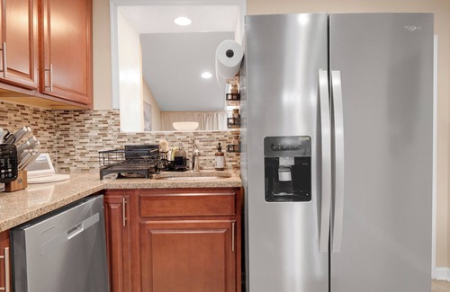 Downtown Baltimore Casa | Prime Location! 2BR/2BA rowhouse steps from Ravens Stadium & Camden Yards.