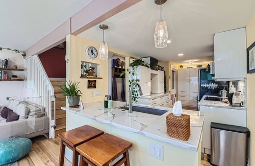 Glenwood Grove - North Iris Casa | Prime Location - Cozy Modern 2-bedroom townhome in beautiful Boulder w/ WiFi, AC