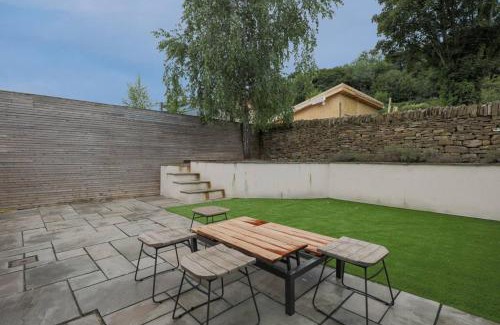 Sheffield Casa | Prime Location, Modern 2br House