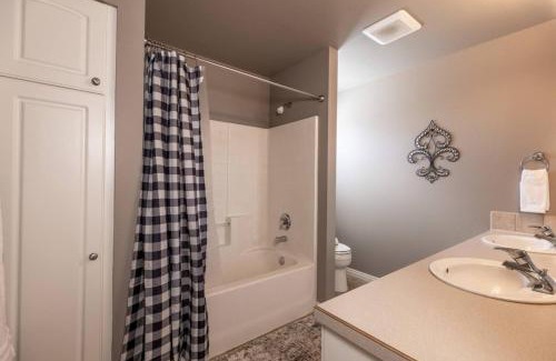 Meridian Apartamento | Prime Location The Village Green Room Desk