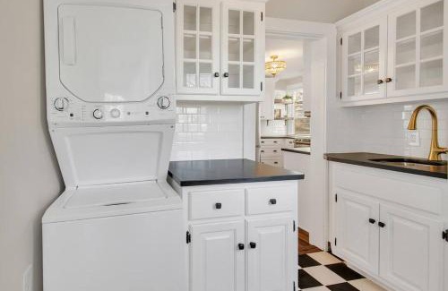 West Hartford Casa | Prime West Hartford Center- Timeless Charm