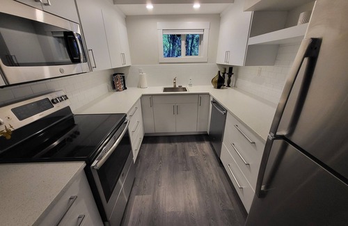 Kelowna Central Business District Casa | PRIMO ENTERTAINERS DELIGHT - Family home with pool and hot tub