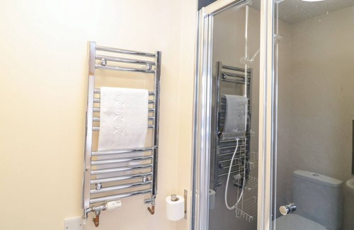 Beaworthy Cabaña | Primrose Cottage @ Kingslakes, HIGHAMPTON