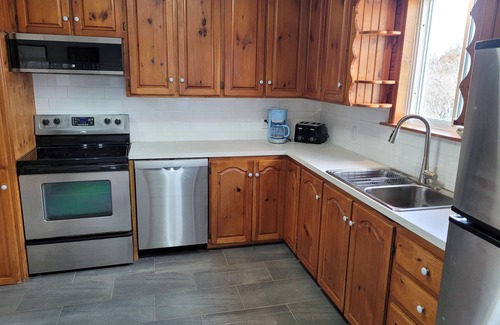 Prince Edward Cabaña | Prince Edward County Pond-Side Getaway! Family-friendly private oasis!