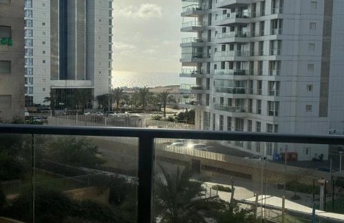 Netanya Apartamento | Prince Palace Poleg Beach 4BR 150M Ir Yamim