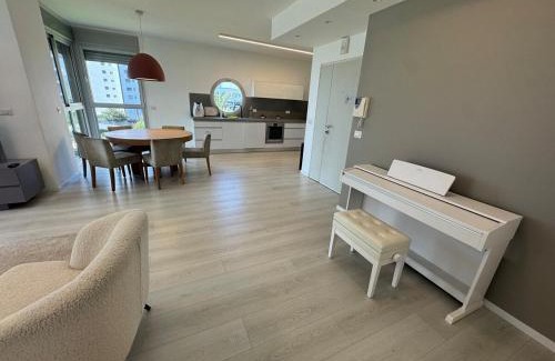 Netanya Apartamento | Prince Palace Poleg Beach 4BR 150M Ir Yamim