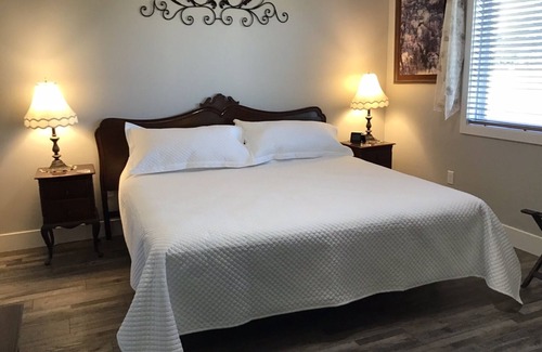 Acampo Otro | Pristine Farmhouse in the Heart of Lodi Wine Country