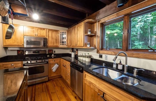 Becket Casa | Pristine Home In Becket Woods