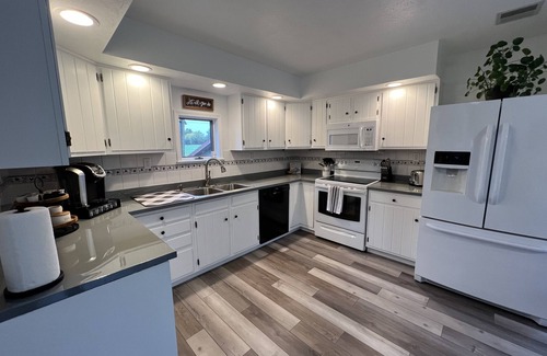 Lawrenceville Cabaña | Pristine Waterfront Cottage on the Deer River