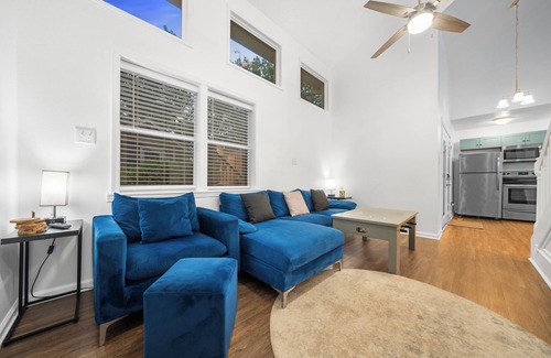Mid America Casa | Privacy & seclusion w/ hot tub - on 10 acres, minutes from Trails and Downtown