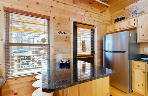 Murphy Casa | Private 1BR Cabin In Murphy with Mountain Views, Wifi, and Full Kitchen