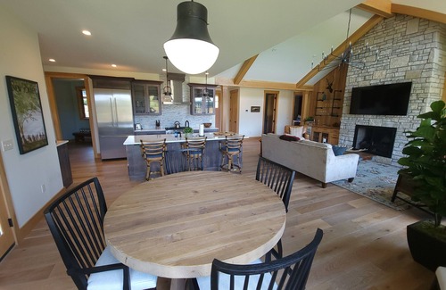 Harbor Springs Cabaña | Private 2 Bedroom-3 Bed Cottage in Harbor Springs! Stay at True North Golf Club