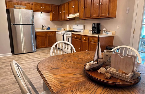 Long Beach Casa | Private 2 bedroom 1.5 bathroom home w/large fenced yard. Fast WiFi. Pets ok.