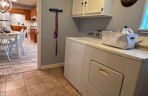 Long Beach Casa | Private 2 bedroom 1.5 bathroom home w/large fenced yard. Fast WiFi. Pets ok.