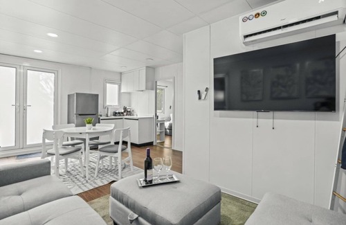 Hollywood Casa | Private 2br Tiny Farm Homes Next To Shul, Near Seminole Hard Rock Hotel & Casino! 4 Bedroom Farmhouse by RedAwning