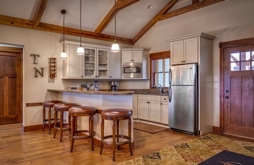 Harbor Springs Casa | 4 BDRM 4 baños de cabaña privada en True North Golf Club