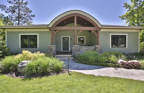 Harbor Springs Casa | 4 BDRM 4 baños de cabaña privada en True North Golf Club