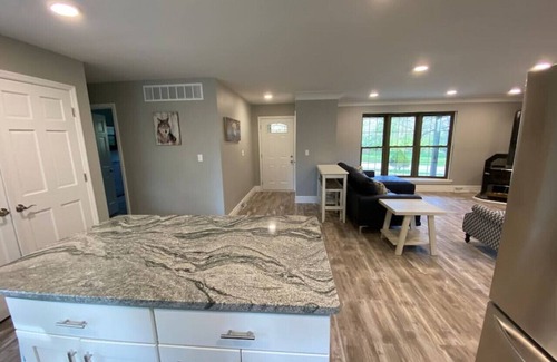 Caseyville Casa | Private 4 Bedroom Home with a hot tub