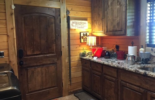 Lincoln County Cabina | Private 40 Acre FARM, Log Cabin, Fishing & Fun