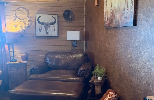 Lincoln County Cabina | Private 40 Acre FARM, Log Cabin, Fishing & Fun