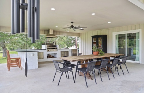 Round Top Otro | Private 5-acre Retreat Perfect For Weddings, Family Reunions & Corporate Events!