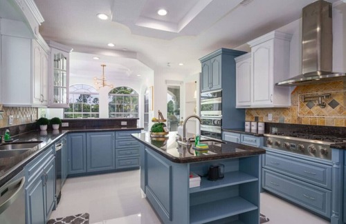 Palm City Apartamento | Private 5000 SF Waterfront Mansion w/ Pool & Games