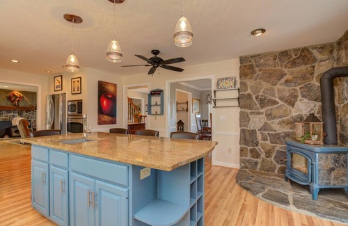West Paris Casa | Private 52 Acre Mountain Top, Heated indoor Pool & Spa, Pond, Trails, 5 bedrooms