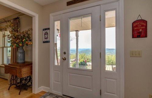 West Paris Casa | Private 52 Acre Mountain Top, Heated indoor Pool & Spa, Pond, Trails, 5 bedrooms