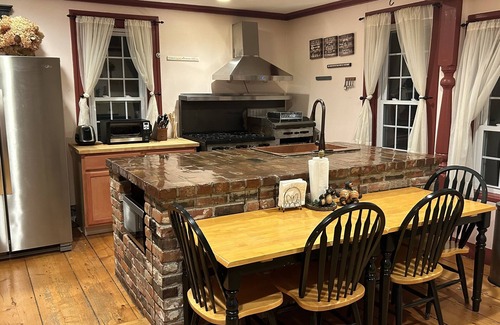 Mount Sunapee Casa | Private 5br-5ba - At the base of Mt. Sunapee - Closest to the mountain!!
