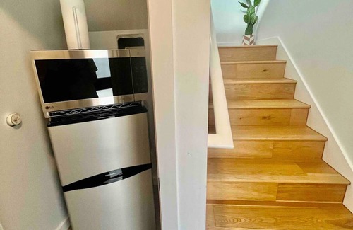 Dawson Apartamento | Private Above Garage Suite Close to DT & Airport