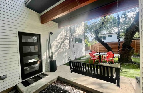 Dawson Apartamento | Private Above Garage Suite Close to DT & Airport