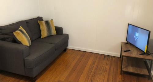 Perth Amboy Casa | Private and cozy house with one bedroom and one bathroom