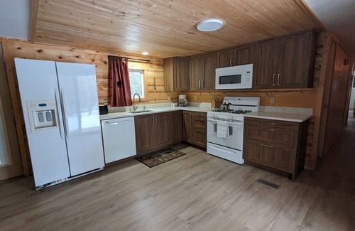 New Chester Cabina | Private and Peaceful Patrick Lake Cabin