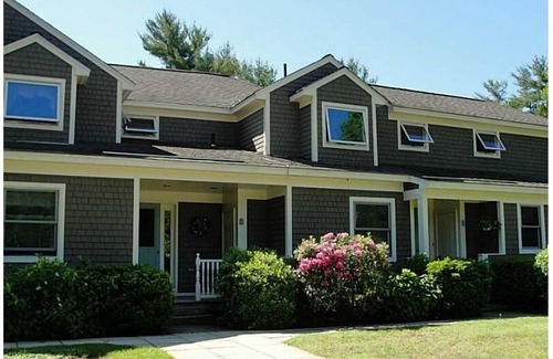 North Bridgton Casa | Unidad privada y tranquila frente al lago con playa privada y muelle