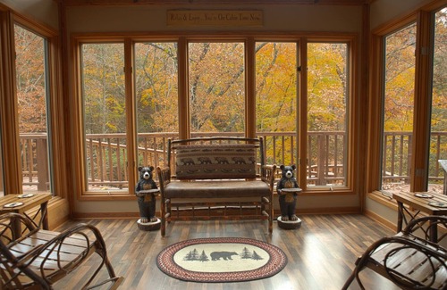Sevierville Cabina | Private and Spacious 2200 sf, 3 king beds cabin, 1.2 acres with large game room