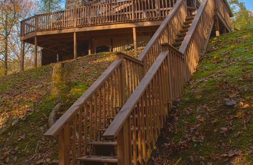 Sevierville Cabina | Private and Spacious 2200 sf, 3 king beds cabin, 1.2 acres with large game room