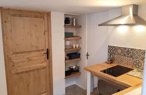 Arles-sur-Tech Apartamento | Private apartment within 15th century farmhouse