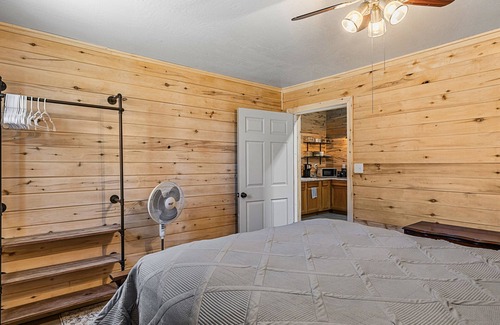 Lewis Apartamento | Private apartment located 1 mile from town