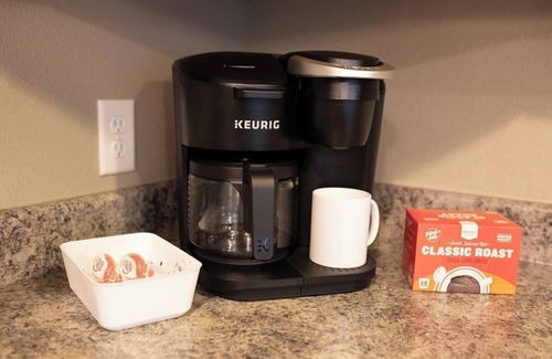 West Des Moines Apartamento | Private Attached Garage | King Bed | No Stairs