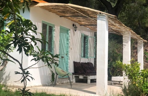 Betera Casa | Bungalow privado en finca ecológica a 30 minutos de Valencia y playas.